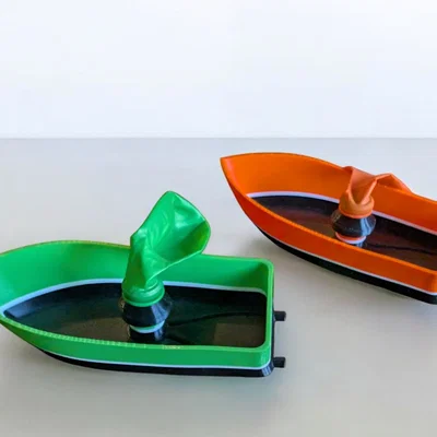 Thuyền đồ chơi chạy bằng bong bóng