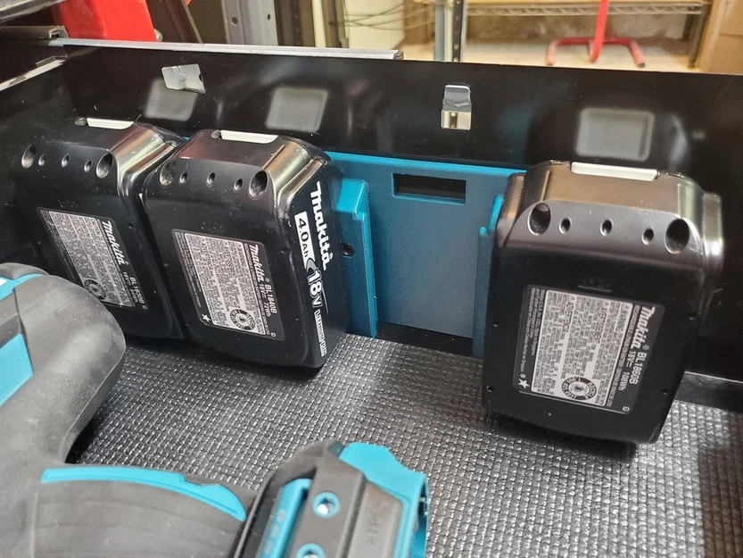 Thanh ray gắn pin Makita - Image 1