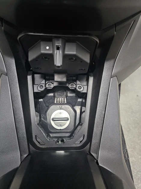 Khay đựng đồ thông minh cho hộc nắp xăng Honda ADV 350 - Image 4