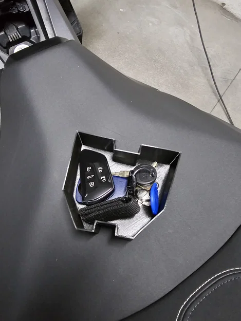 Khay đựng đồ thông minh cho hộc nắp xăng Honda ADV 350 - Image 6