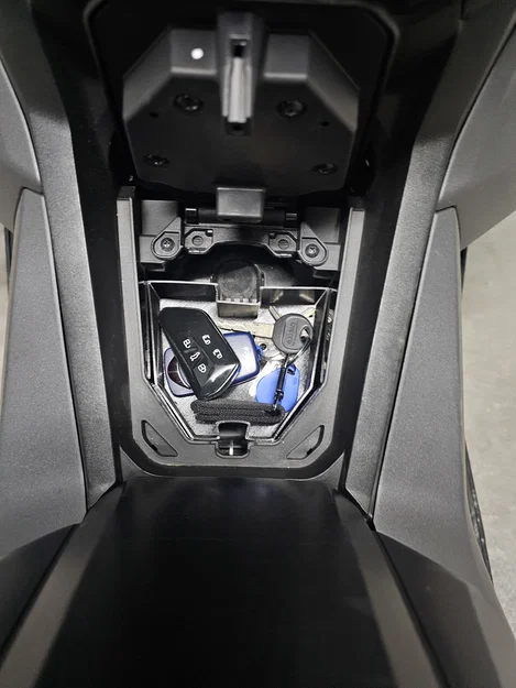 Khay đựng đồ thông minh cho hộc nắp xăng Honda ADV 350 - Image 7