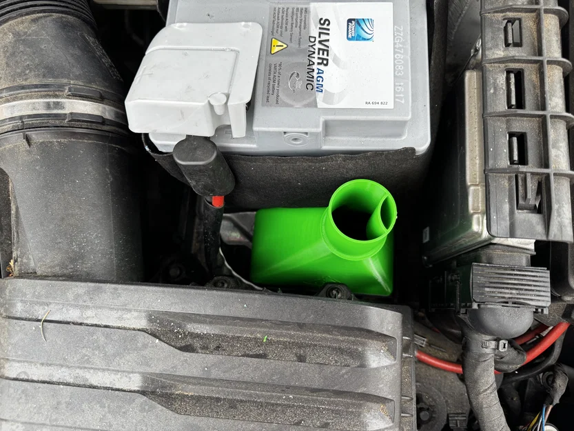 Phễu châm nước rửa kính 3D tiện lợi cho xe Skoda Octavia - Image 3