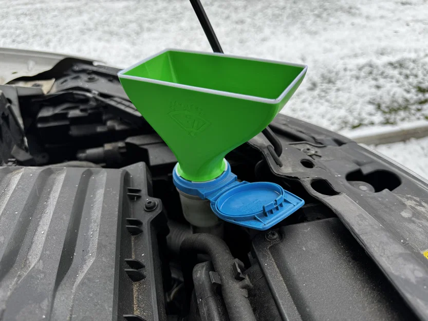 Phễu châm nước rửa kính 3D tiện lợi cho xe Skoda Octavia - Image 4