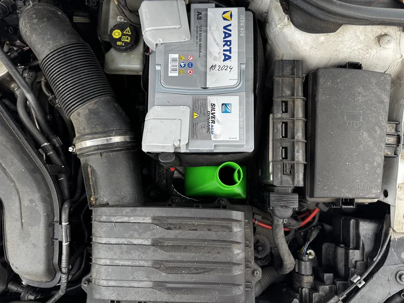 Phễu châm nước rửa kính 3D tiện lợi cho xe Skoda Octavia - Image 5