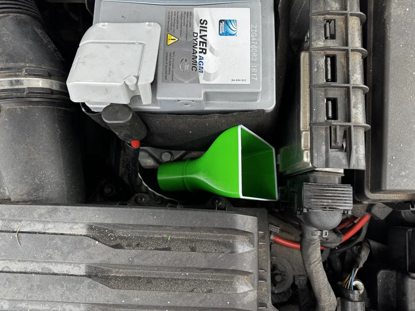 Phễu châm nước rửa kính 3D tiện lợi cho xe Skoda Octavia - Image 6