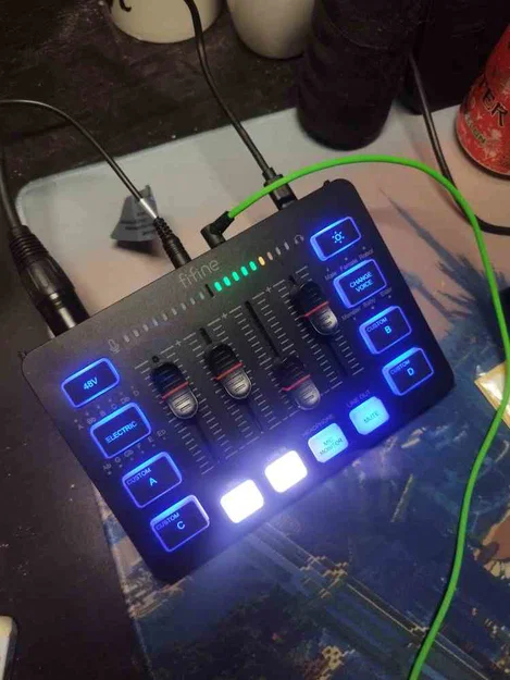 Giá đỡ nghiêng 45 độ cho bộ trộn âm thanh Fifine SC3 - Phụ kiện in 3D - Image 1