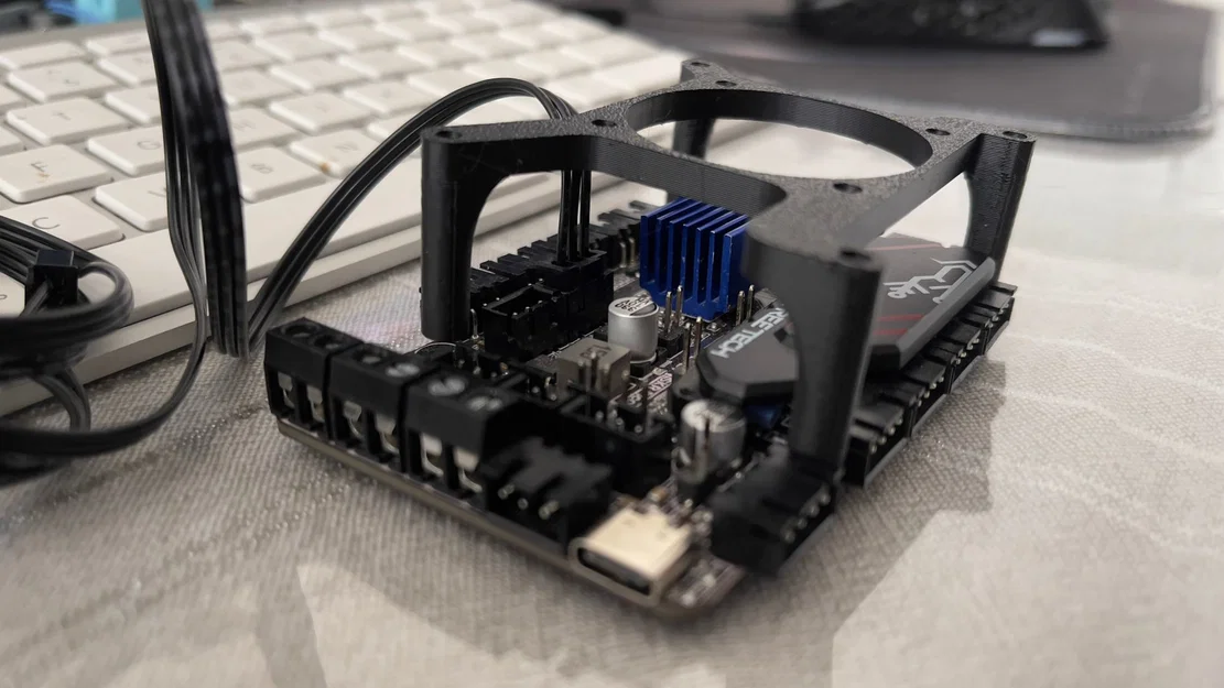 Ngàm gắn quạt 4010 cho bo mạch BTT SKR Pico - Image 1