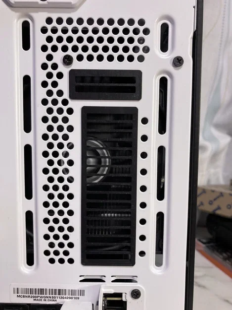 Nắp che khe PCIe snapfit cho NR200 - Image 1