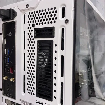 Nắp che khe PCIe snapfit cho NR200