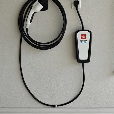 Giá đỡ cáp và đầu sạc xe điện J1772 (Bản Remix)