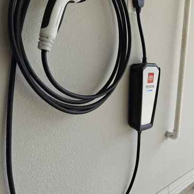 Giá đỡ cáp và đầu sạc xe điện J1772 (Bản Remix)