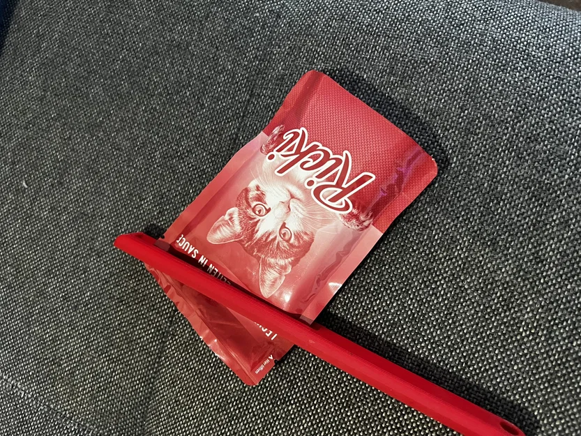 Dụng cụ ép thức ăn cho mèo (Cat Food Press) - Image 1