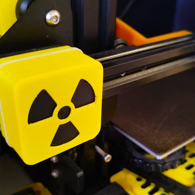 Nắp che động cơ bước X cho Ender-3 (kiểu cảnh báo phóng xạ)