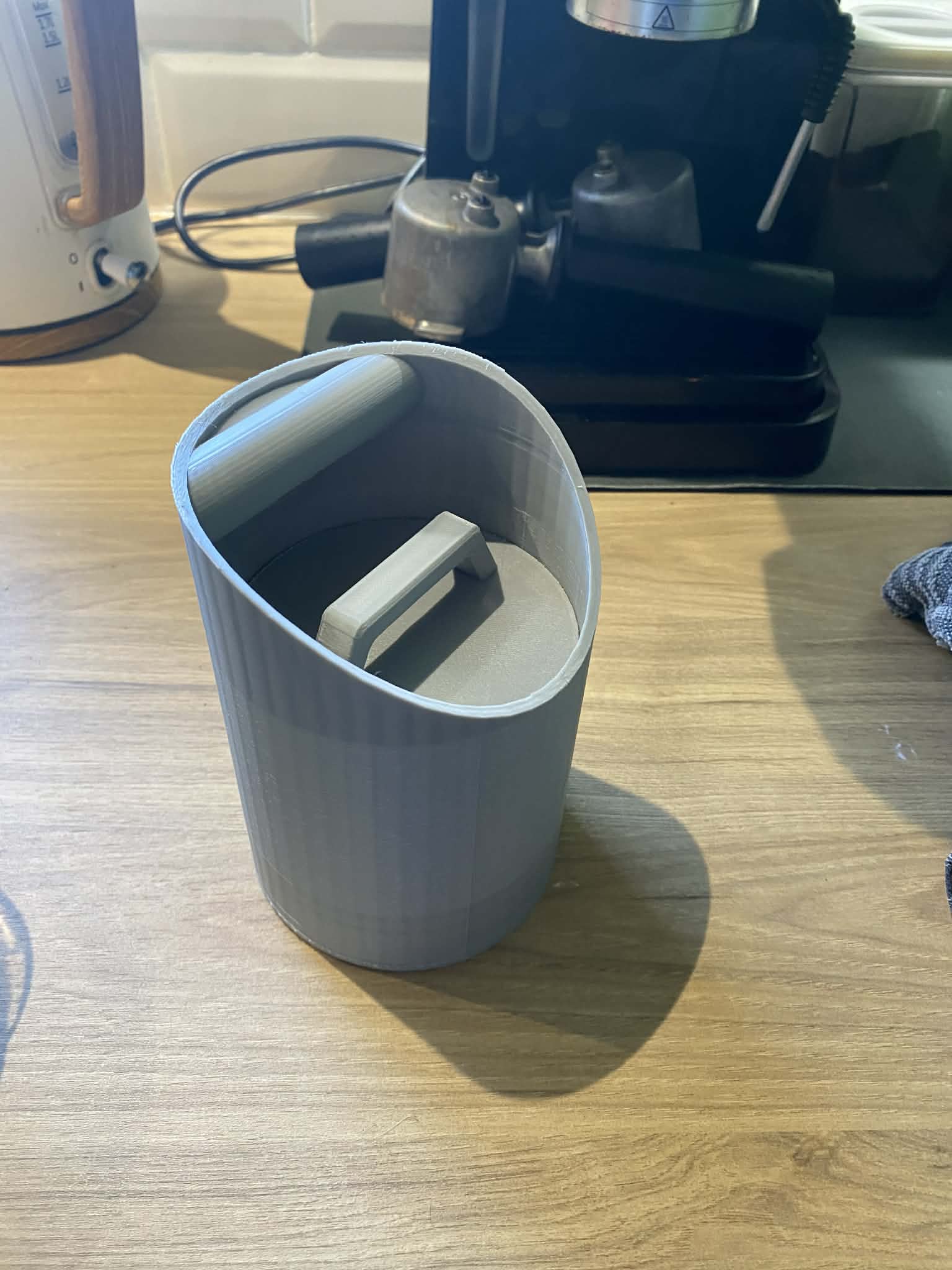 Hộp đựng bã cà phê có nắp - Phụ kiện 3D hữu ích cho góc pha chế