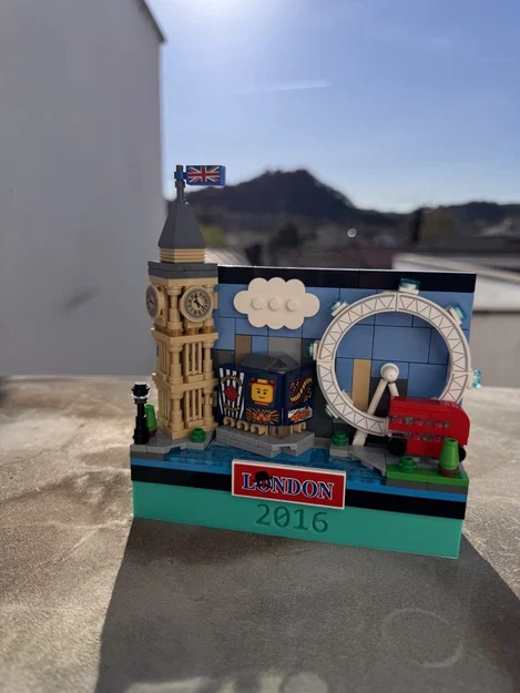 Chân đế trưng bày Lego Postcard có khắc năm kỷ niệm - Image 1