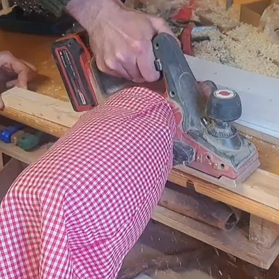 Ống xả bụi máy bào Einhell TP-PL 18/3 in 3D tiện lợi