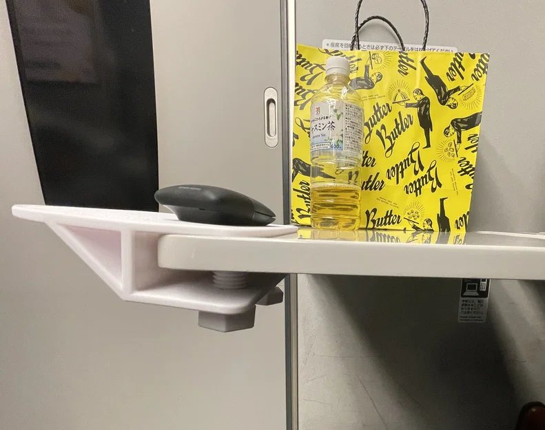 Bàn mở rộng để tì tay và di chuột trên tàu Shinkansen - Image 1