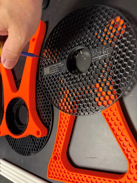 Giá đỡ cuộn nhựa in 3D tận dụng từ cuộn Prusament - Image 3