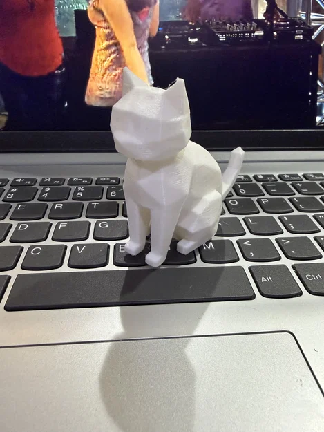 Mô hình chú mèo Low-poly - Image 1