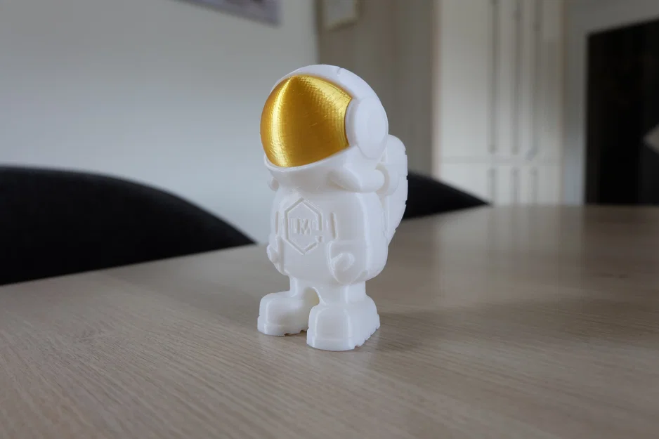 Mô hình Phi hành gia (chia làm hai phần) - Image 1