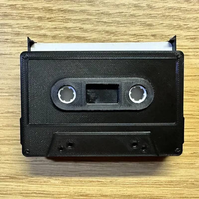 Ví thẻ hình băng Cassette với cơ chế trượt