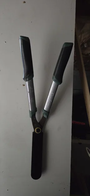 Giá treo kéo cắt hàng rào - Image 1