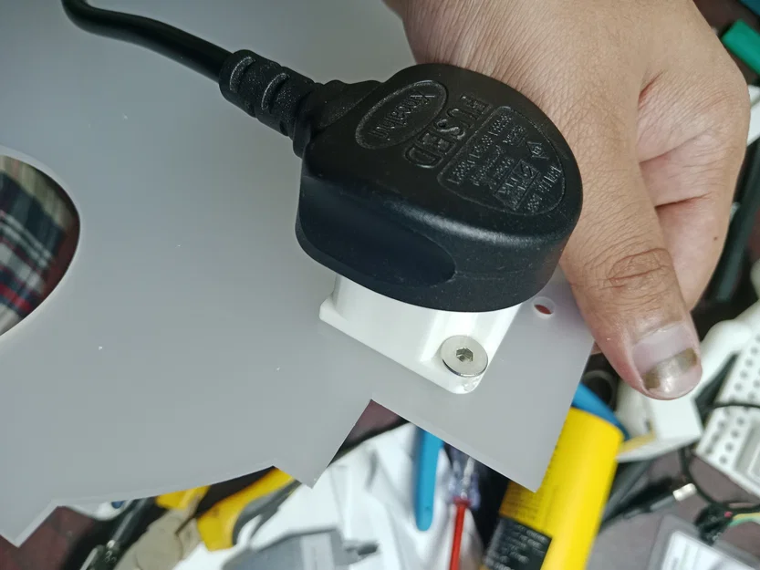 Giá đỡ phích cắm chuẩn Anh Type G (UK) với ốc vít M5 chắc chắn - Image 1