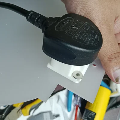 Giá đỡ phích cắm chuẩn Anh Type G (UK) với ốc vít M5 chắc chắn