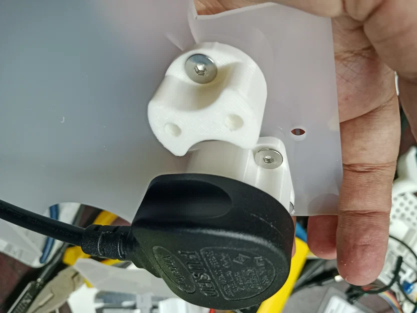 Giá đỡ phích cắm chuẩn Anh Type G (UK) với ốc vít M5 chắc chắn - Image 2