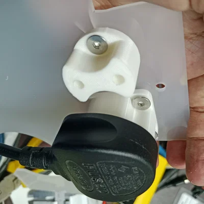 Giá đỡ phích cắm chuẩn Anh Type G (UK) với ốc vít M5 chắc chắn