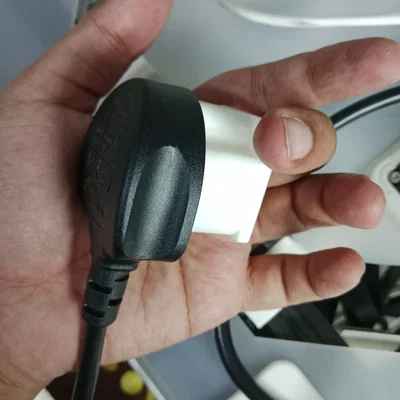Giá đỡ phích cắm chuẩn Anh Type G (UK) với ốc vít M5 chắc chắn