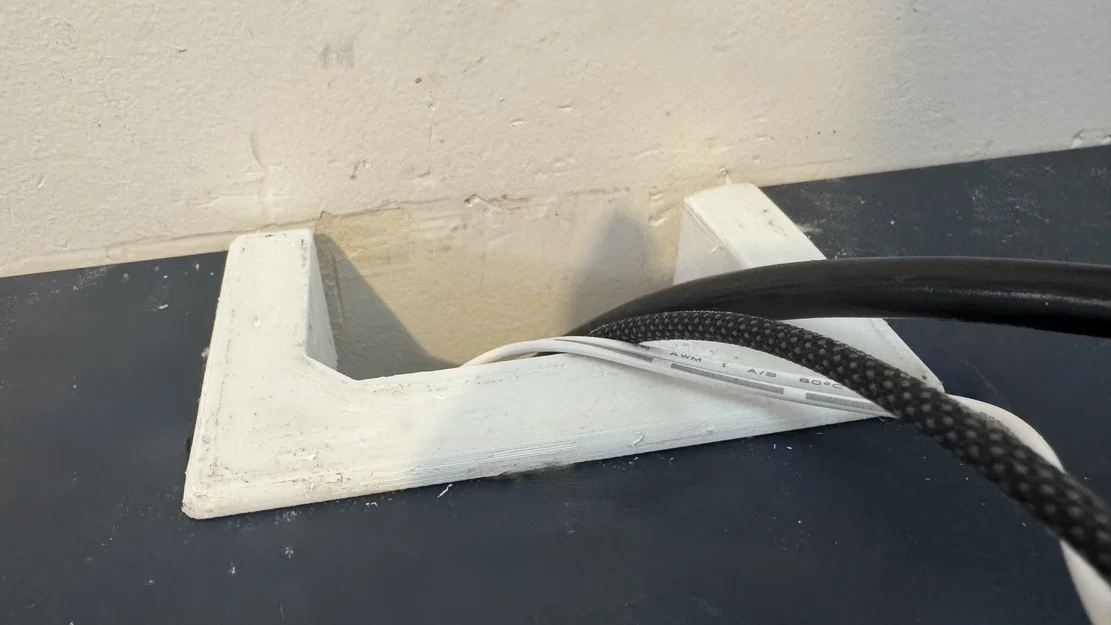 Bộ Phận Luồn Dây Cáp Cho Bàn Làm Việc - Image 1