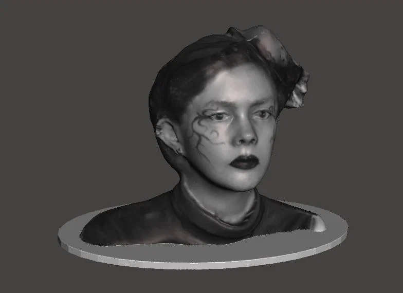 Tượng bán thân "Yours Truly" - Image 2