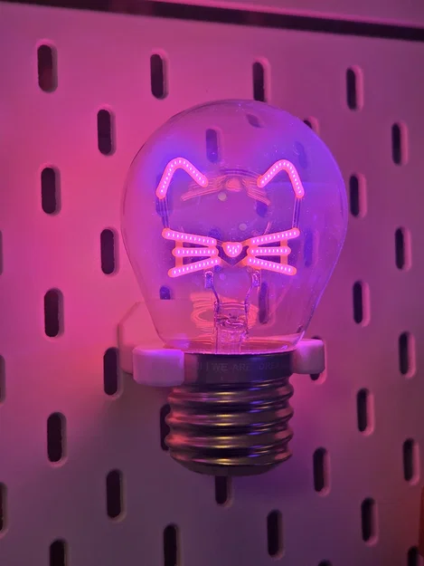 Bulb Fiction - Giá Đỡ Bóng Đèn Mèo Skadi - Image 1