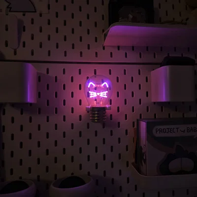 Bulb Fiction - Giá Đỡ Bóng Đèn Mèo Skadi