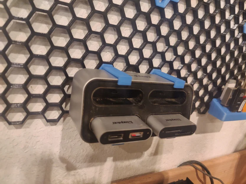 Giá treo bộ đọc thẻ nhớ Kingston cho Honeycomb Storage Wall - Image 1