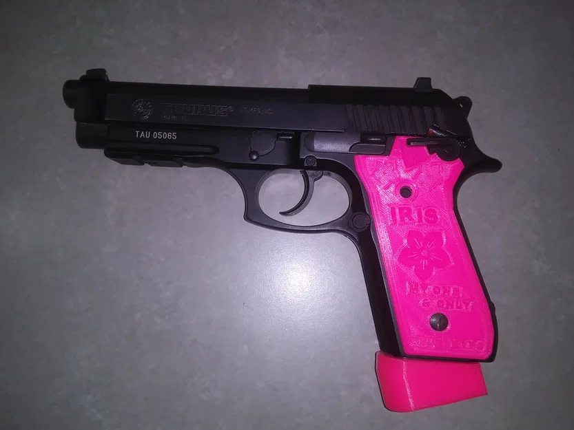 Ốp tay cầm Taurus PT92 / Beretta 92 với họa tiết hoa dâm bụt, Hello Kitty và bản trống - Image 1