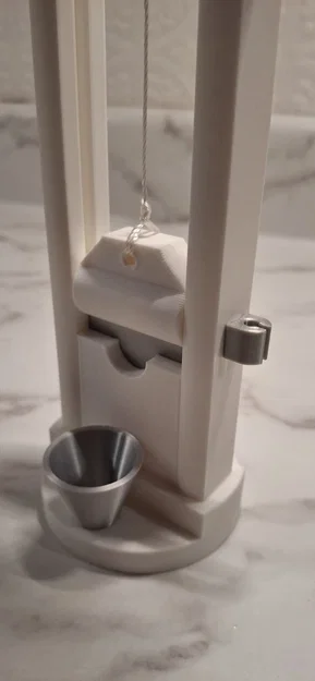 Mô hình máy chém mini The Guillotine - Image 4