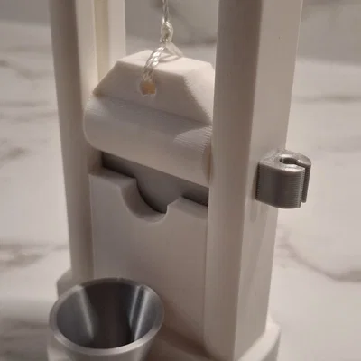 Mô hình máy chém mini The Guillotine