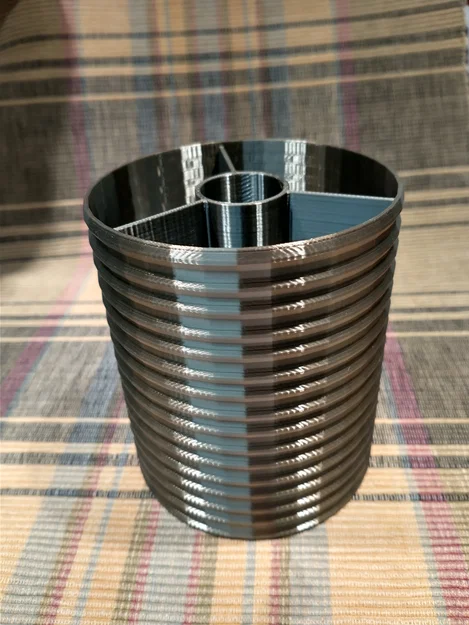 Cốc Đựng Bút - Thiết Kế Low Poly Có Gân - Image 1