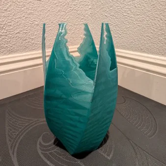 Cybershard – Bình hoa Organic Low-Poly phong cách tương lai