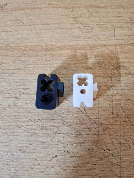 Kẹp giữ dây cáp cho máy in Kobra 3 - Image 1