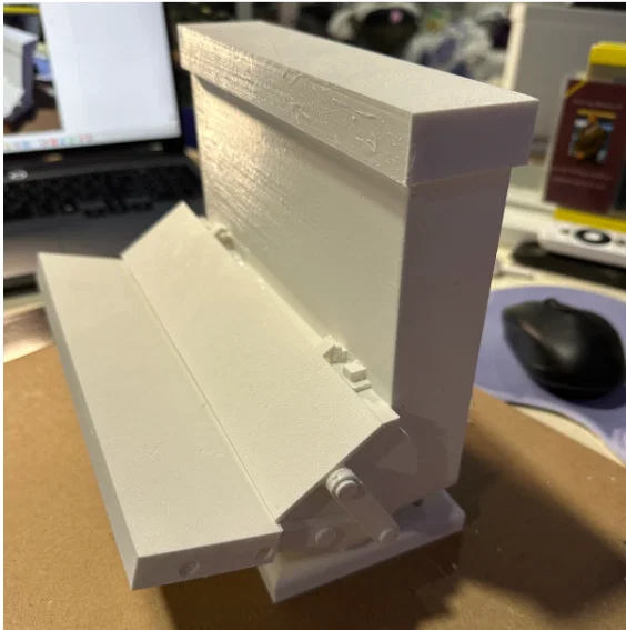 Máng ăn tự động cho gà con (Treadle Chicken Feeder) - Image 1