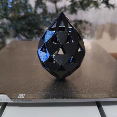 Trứng Phục Sinh Hình Học Đứng (Geometric Standing Easter Egg)