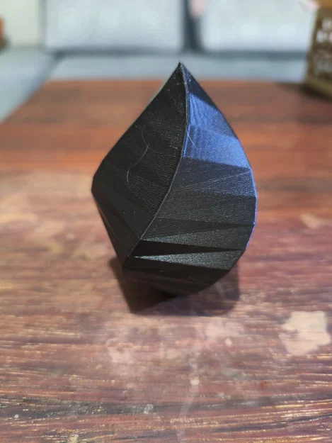 Trứng Low-Poly Xoắn Hiện đại - Image 2