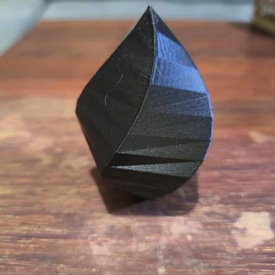 Trứng Low-Poly Xoắn Hiện đại