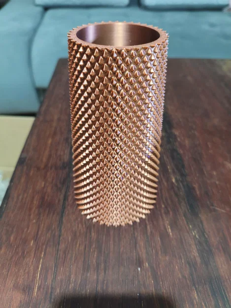 Bình hoa Geometric Textured Metallic Vase với họa tiết hình học - Image 2