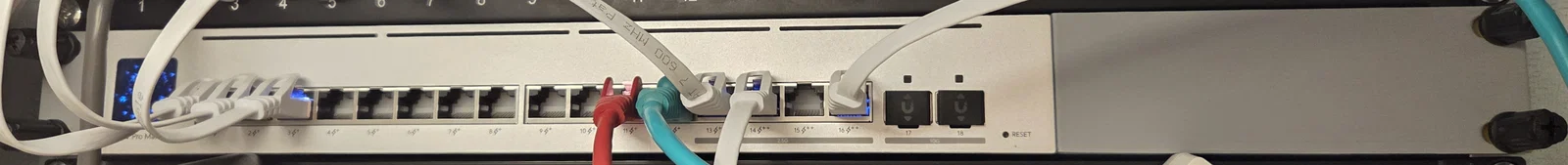 Bộ giá treo 19 inch cho USW Pro Max 16 PoE in 3D - Image 1