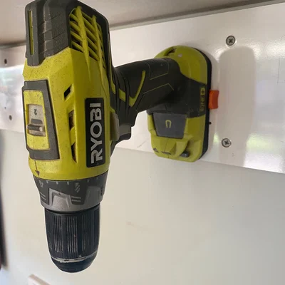 Giá treo máy cầm tay Ryobi 18V