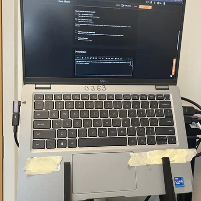 Ngàm Đỡ Laptop Gắn Tay Nâng Màn Hình VESA